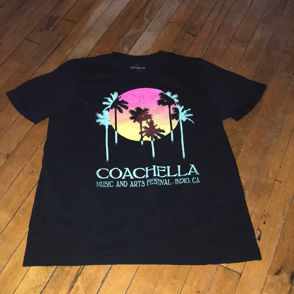 Coachella 2019 Black Short-Sleeve Tee with‎ Sunset Palm Graphic